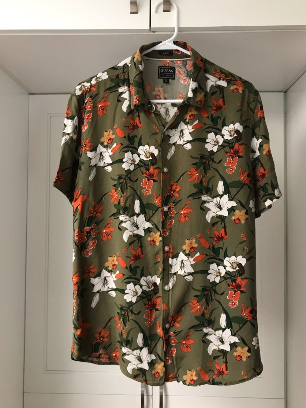 GUESS Men’s Olive Green Floral Button-Up Shirt M